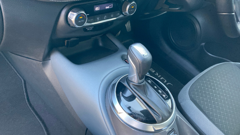 Nissan Juke 1.0 DiG-T 114 N-Connecta 5dr DCT Petrol Hatchback